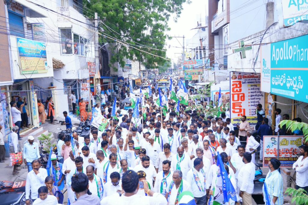మున్సిపల్ చైర్మన్ వైసిపి అభ్యర్థిగా పులి శాంతి నామినేషన్.